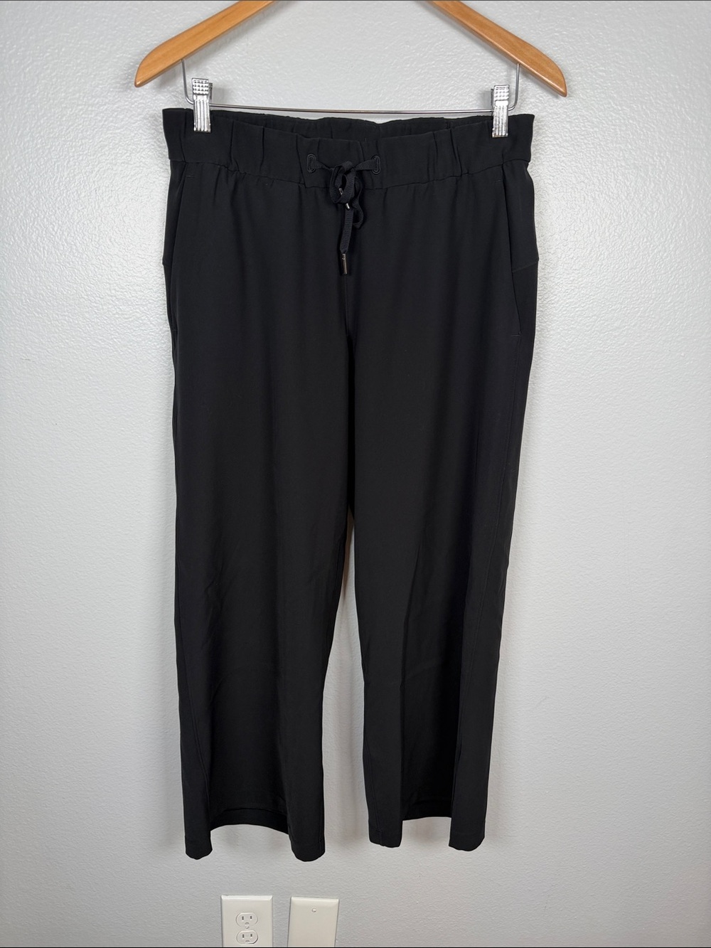 Lululemon On The Fly Black Wide Leg Pants with Pockets Size 6